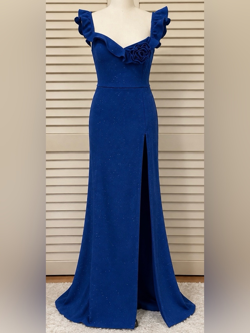 Vfshow Elegant Ruffle V-Neck Evening Gown in Royal Blue